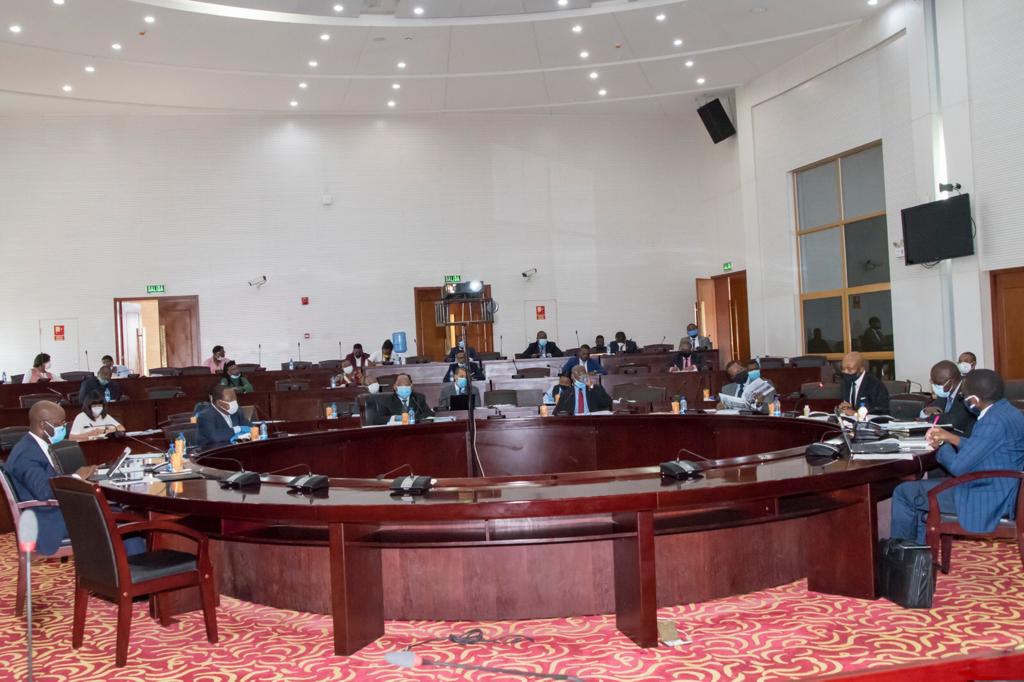 Los documentos resultantes de la Tercera Conferencia Económica Nacional (III CEN), han sido presentados a los presidentes de las estructuras políticas de la III CEN y a los miembros de la comisión designada por su Excelencia el Jefe de Estado para su estu