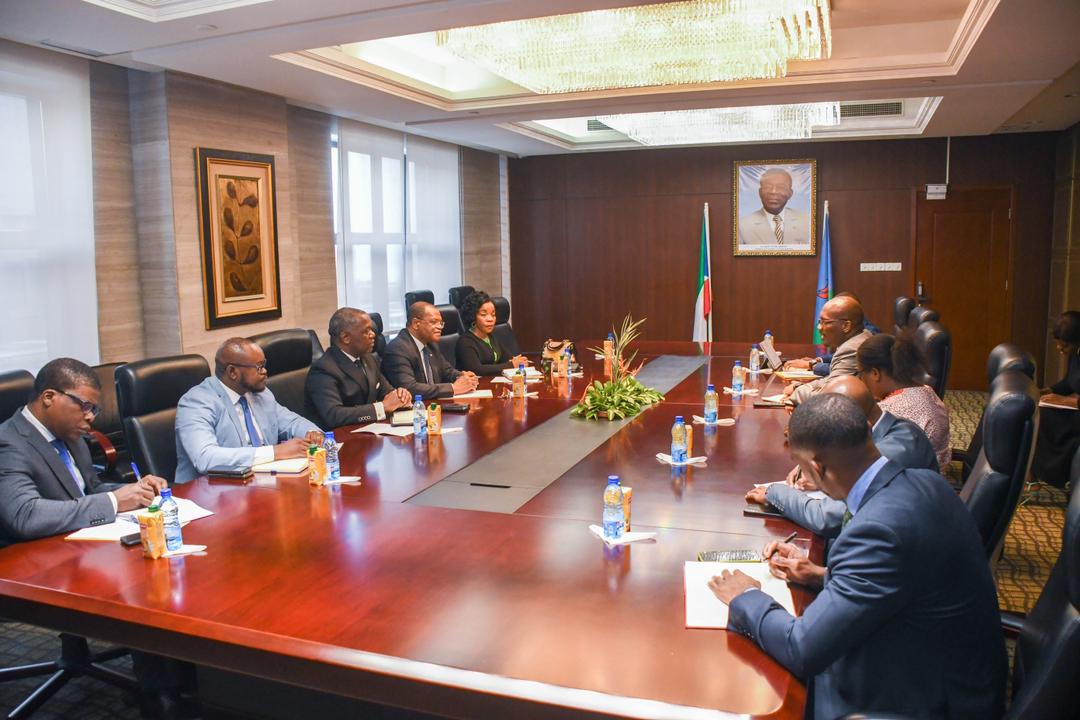 GUINEA ECUATORIAL Y SAO TOMÉ Y PRÍNCIPE REVISAN LA SITUACIÓN DE LA DEUDA QUE MANTIENE DICHO PAÍS CON NUESTRO PAÍS