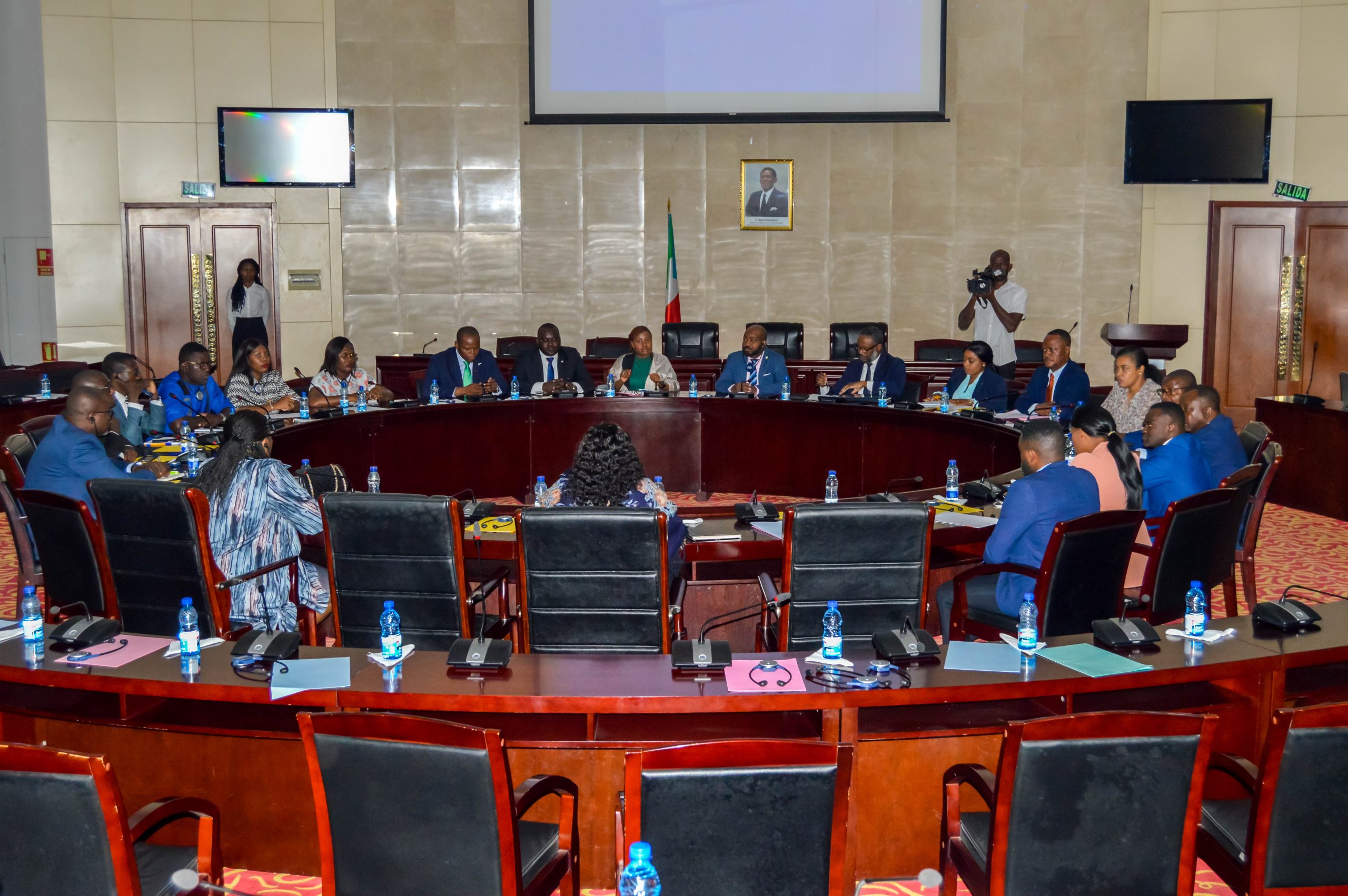 CLAUSURA DEL SEMINARIO DE LA JORNADA DEL EMISOR EN BOLSA QUE ORGANIZABA LA COSUMAF EN EL SENO DEL DEPARTAMENTO DE HACIENDA Y PRESUPUESTOS