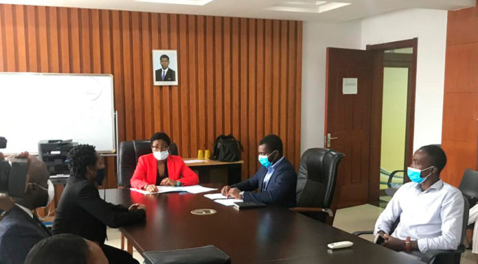 Entrega de diplomas a los estudiantes ecuatoguineanos finalistas del instituto sub-regional multisectorial de tecnología aplicada, planificación y de evaluación de proyectos.