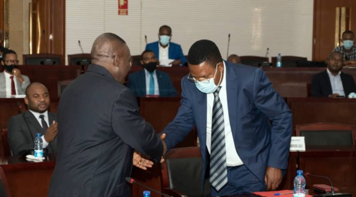 El Ministro de Hacienda preside el acto de entrega de despacho de los administradores principales de Adunas de Malabo