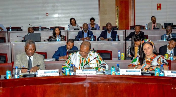 REUNIÓN DE CONSEJO DIRECTIVO EN EL MINISTERIO DE HACIENDA Y PRESUPUESTOS