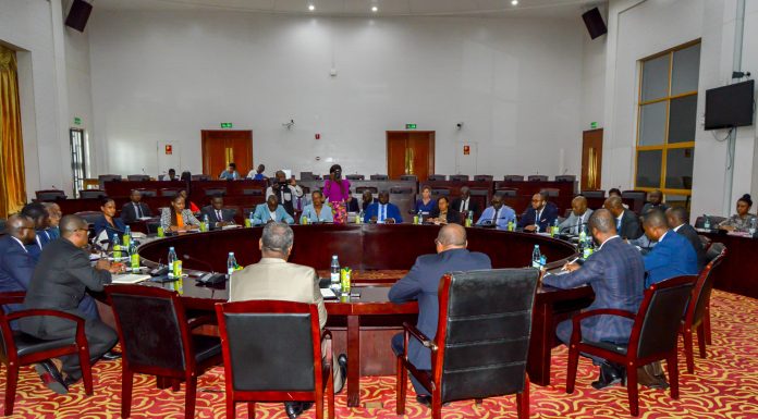 EL GOBIERNO EXIGE LA APERTURA DE CUENTAS DE OPERACIONES EN LOS BANCOS NACIONALES A LAS EMPRESAS PETROLERAS QUE OPERAN EN EL PAÍS