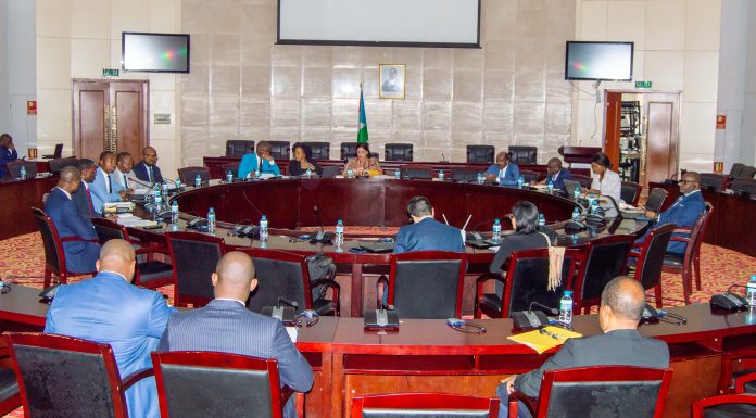 REUNIÓN TRIPARTITA ENTRE HACIENDA Y TESORERIA, RESPONSABLES DEL BANCO CCEI BANK Y LOS EXPERTOS DEL FMI