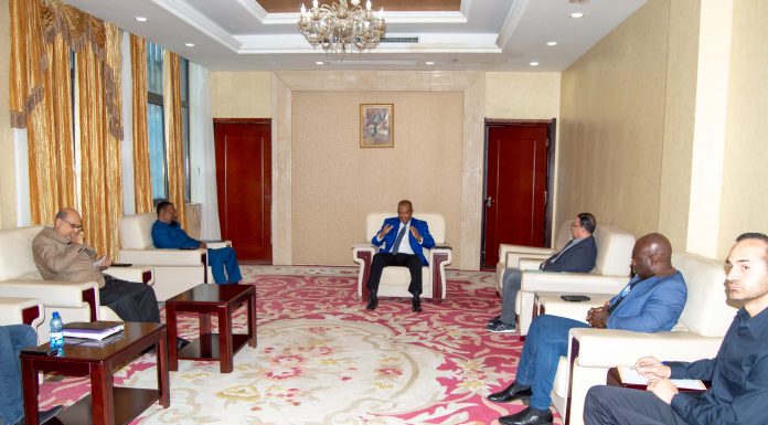 REUNIÓN DEL MINISTRO DE HACIENDA Y PRESUPUESTOS CON LOS RESPONSABLES DE LAS EMPRESAS MAYORISTAS QUE OPERAN EN EL PAÍS