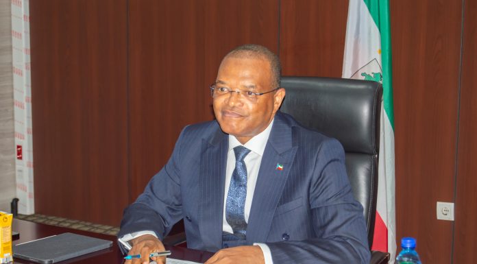 REUNIÓN DEL MINISTRO DE HACIENDA CON TODOS LOS SERVICIOS QUE OPERAN EN EL PUERTO DE MALABO