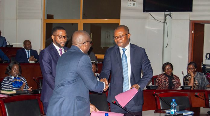 ENTREGA DE DESPACHO EN EL MINISTERIO DE HACIENDA ENTRE EL SECRETARIO GENERAL SALIENTE Y EL ENTRANTE