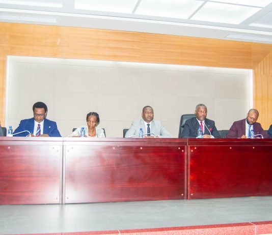 REUNIÓN TRIPARTITA ENTRE LOS DEPARTAMENTOS DE HACIENDA Y FUNCIÓN PÚBLICA CON LAS ENTIDADES AUTÓNOMAS Y EMPRESAS PÚBLICAS Y DE PARTICIPACIÓN DEL ESTADO