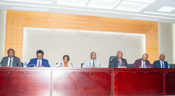 REUNIÓN TRIPARTITA ENTRE LOS DEPARTAMENTOS DE HACIENDA Y FUNCIÓN PÚBLICA CON LAS ENTIDADES AUTÓNOMAS Y EMPRESAS PÚBLICAS Y DE PARTICIPACIÓN DEL ESTADO