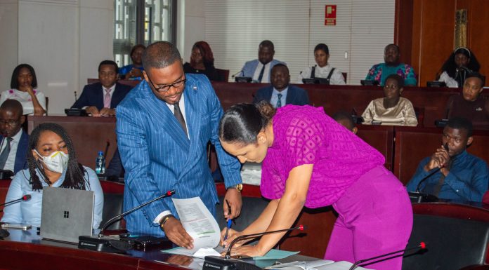 ENTREGA DE DESPACHO ENTRE EL DIRECTOR GENERAL DE ECONOMÍA Y CUENTAS NACIONALES SALIENTE Y LA ENTRANTE EN EL MINISTERIO DE HACIENDA