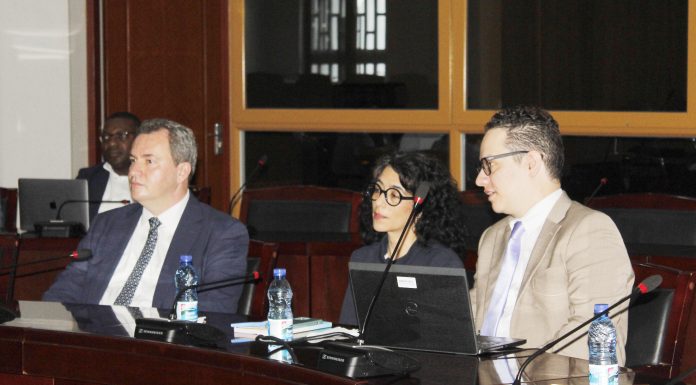 SESIÓN DE PRESENTACIÓN DEL PLAN ANALÍTICO DEL REPORTE DE POBREZA Y EQUIDAD DEL BANCO MUNDIAL EN LA SEDE DEL MINISTERIO DE HACIENDA, PLANIFICACIÓN Y DESARROLLO ECONÓMICO